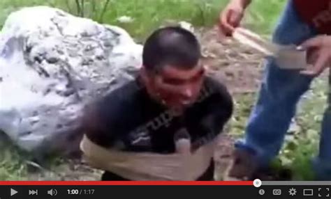 The guy goes from tensed to relaxed in seconds as his head separates from his body. . Disgusting mexican drug execution